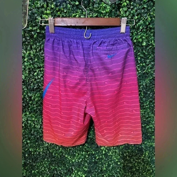 Nike Shark Stripe Big Kids' (Boys') Breaker 8" Volley/ Swim Short - Size Large - Picture 5 of 9